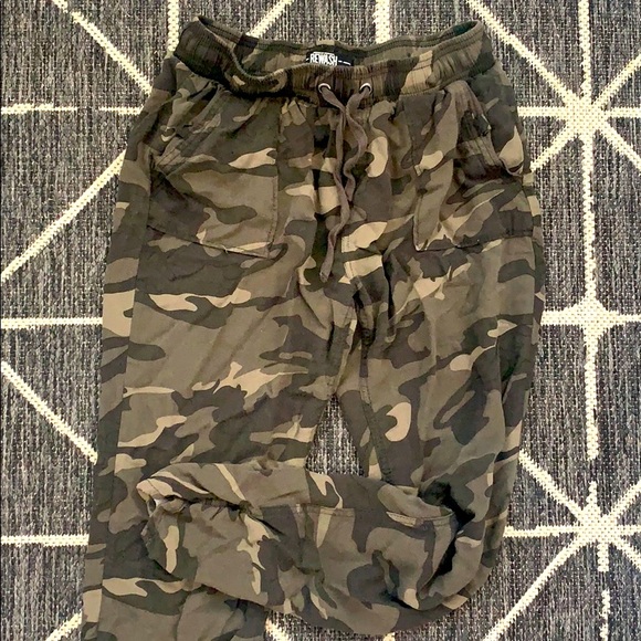 Camo Joggers - Picture 1 of 4
